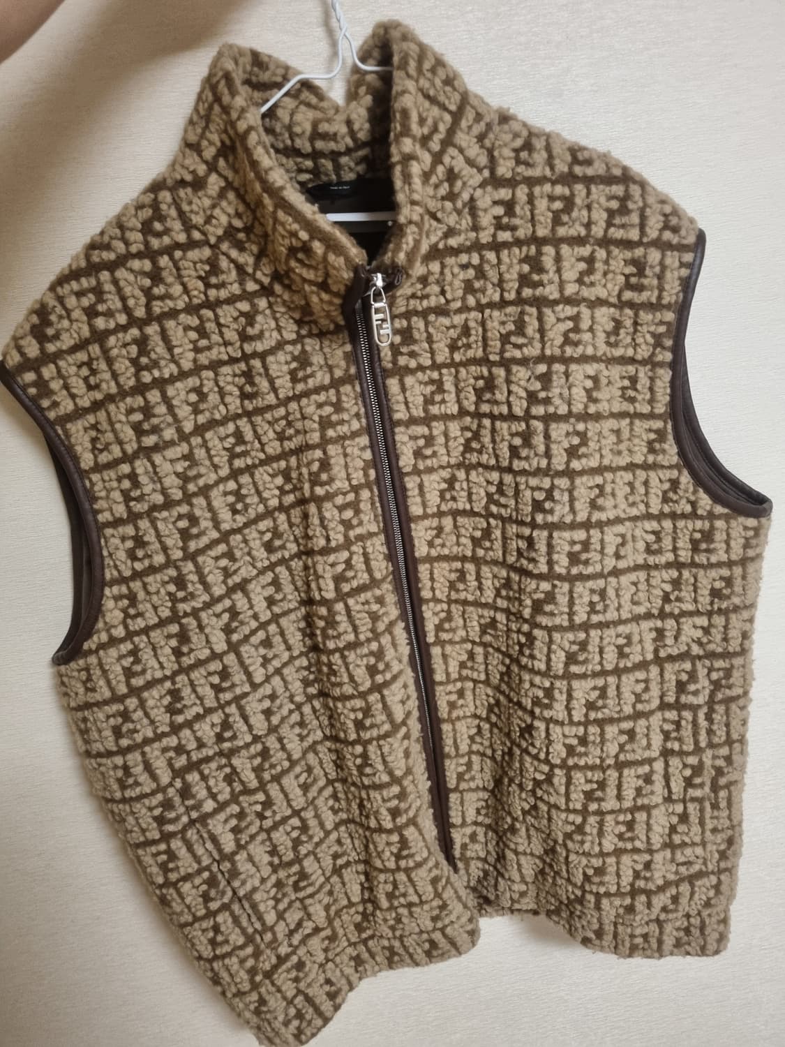 펜디 양가죽 조끼 52사이즈 상품이미지1