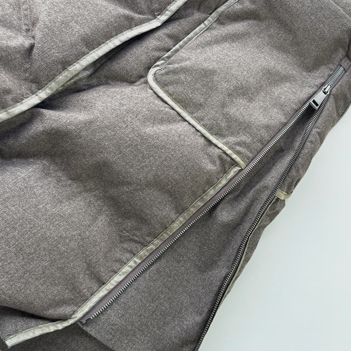 미샤 파이핑 다운 롱 패딩 상품이미지5