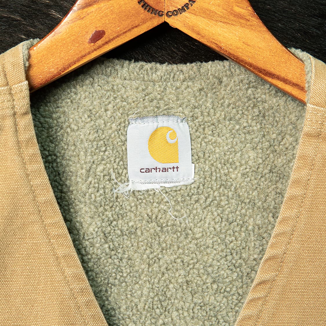 [105] 칼하트 V26 샌드스톤 쉐르파 라이닝 베스트 브라운  상품이미지4