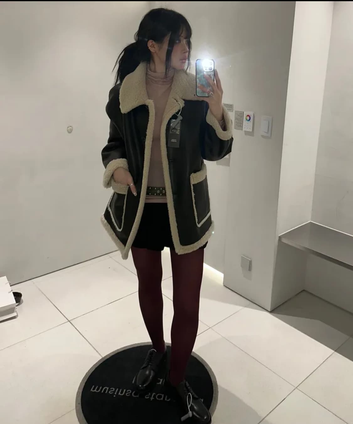 무신사스탠다드우먼 리버서블 신세틱 레더 시어링 하프코트 s 상품이미지2