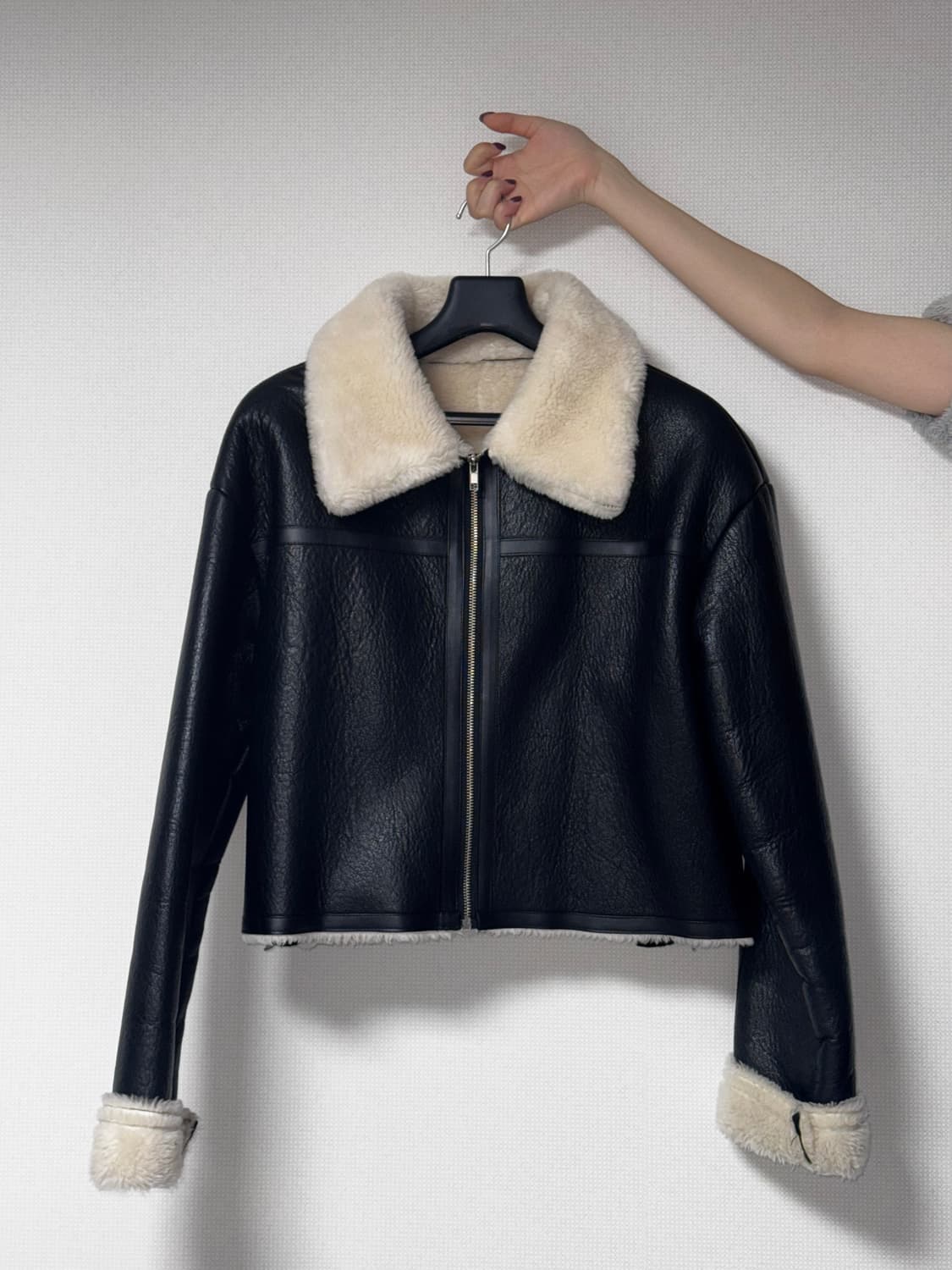 블랙업 무스탕 상품이미지1