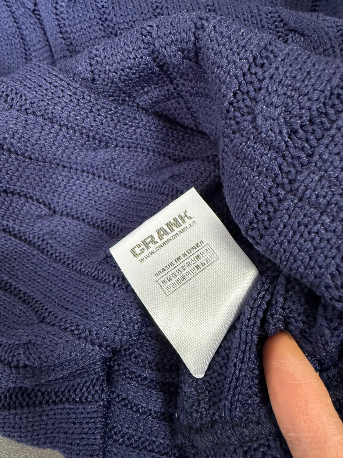 크랭크 트위스트 크롭 니트웨어 네이비 상품이미지5