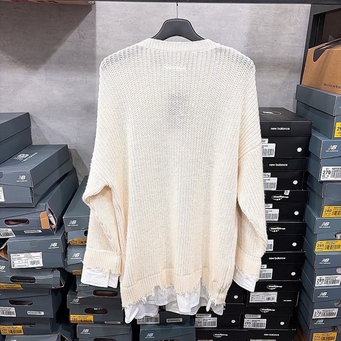 (정품/새상품) 마르지엘라 공용 오프화이트 데미지 레이어드 니트 상품이미지4