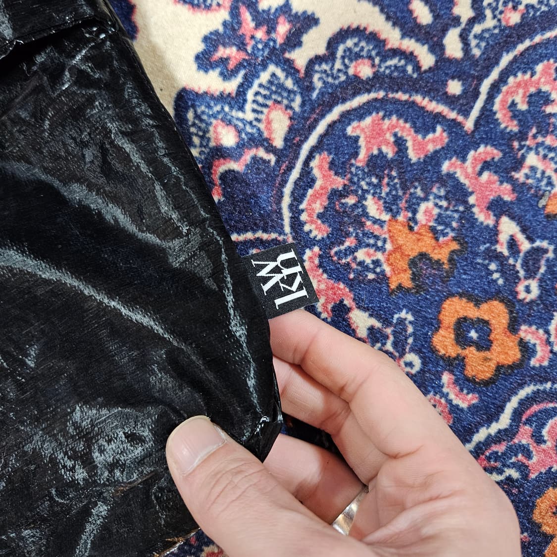 (미사용)콰니(KWANI) 24ss 리본 유광 토트 숄더백 상품이미지6