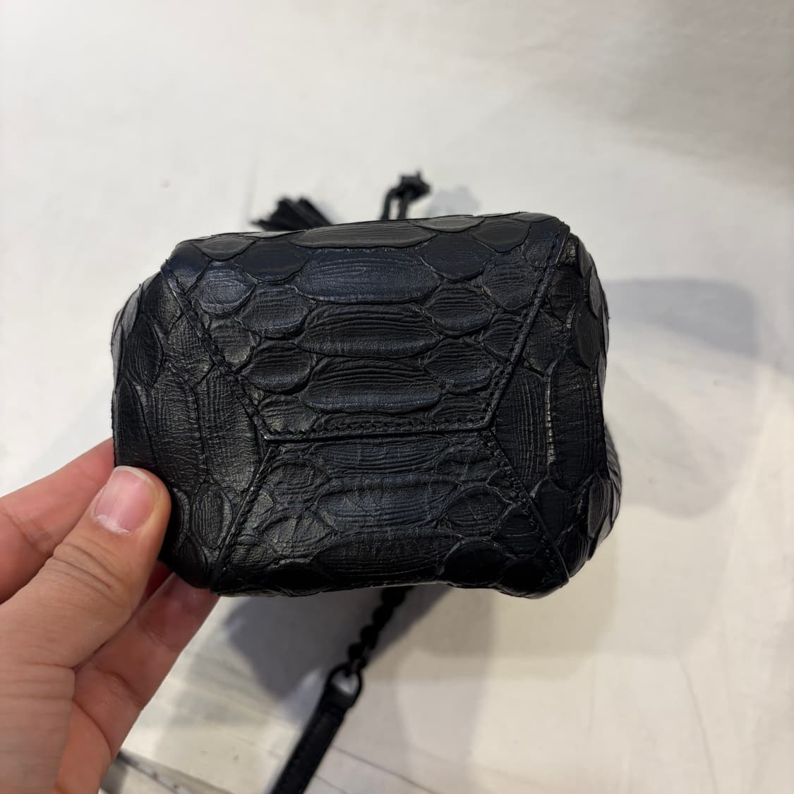 생로랑 파이톤 엠보싱 미니 모노그램 버킷백 크로스백가방 상품이미지10