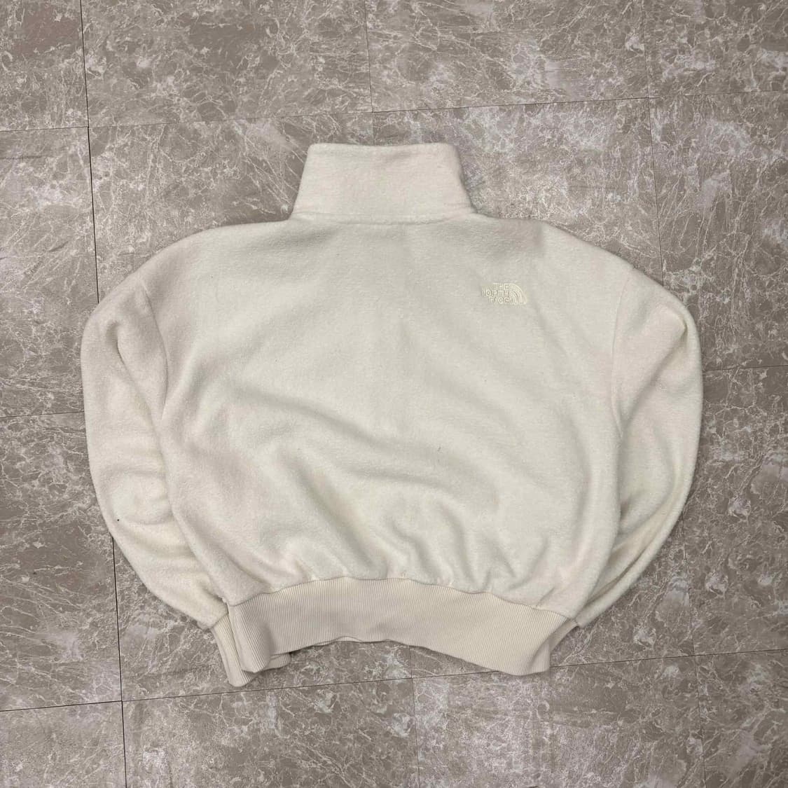 노스페이스 준신형 아이보리 플리스 걸즈 세미크롭 하프집 포켓 후리스(M) 상품이미지3