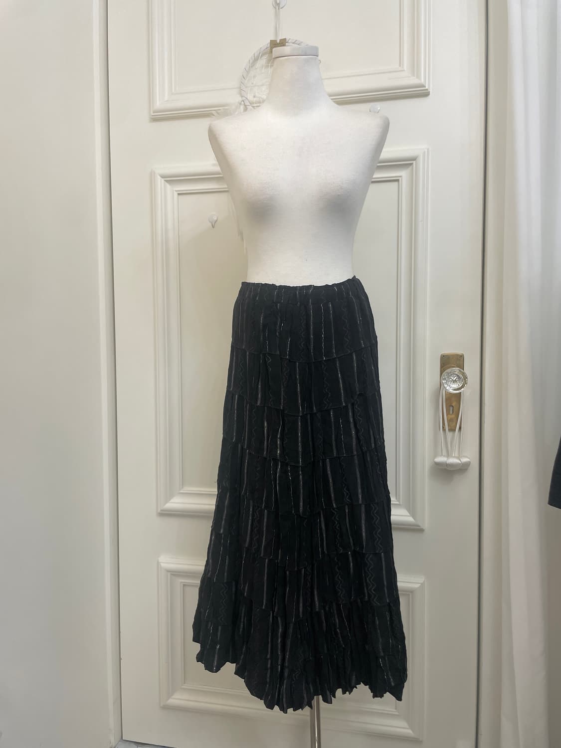 black silver line pleats long banding sk 상품이미지1