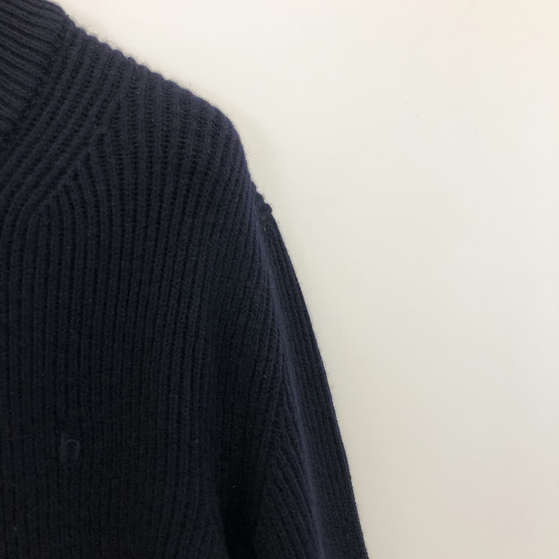 헤지스 울 100% 자수로고 니트집업 105  상품이미지2