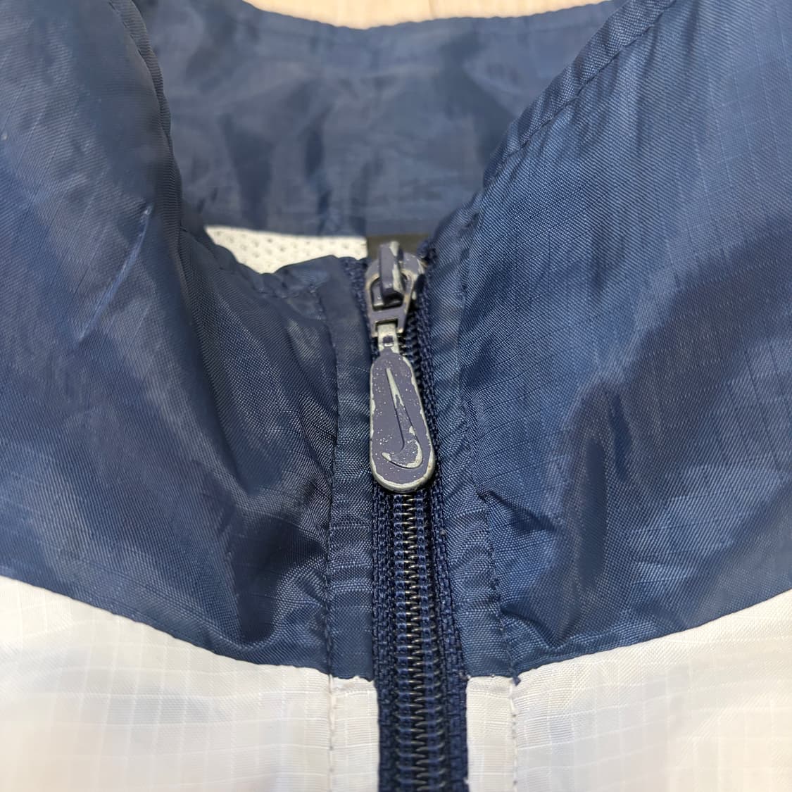 나이키 90s 올드스쿨 바스킷로고 화이트 바람막이 상품이미지4