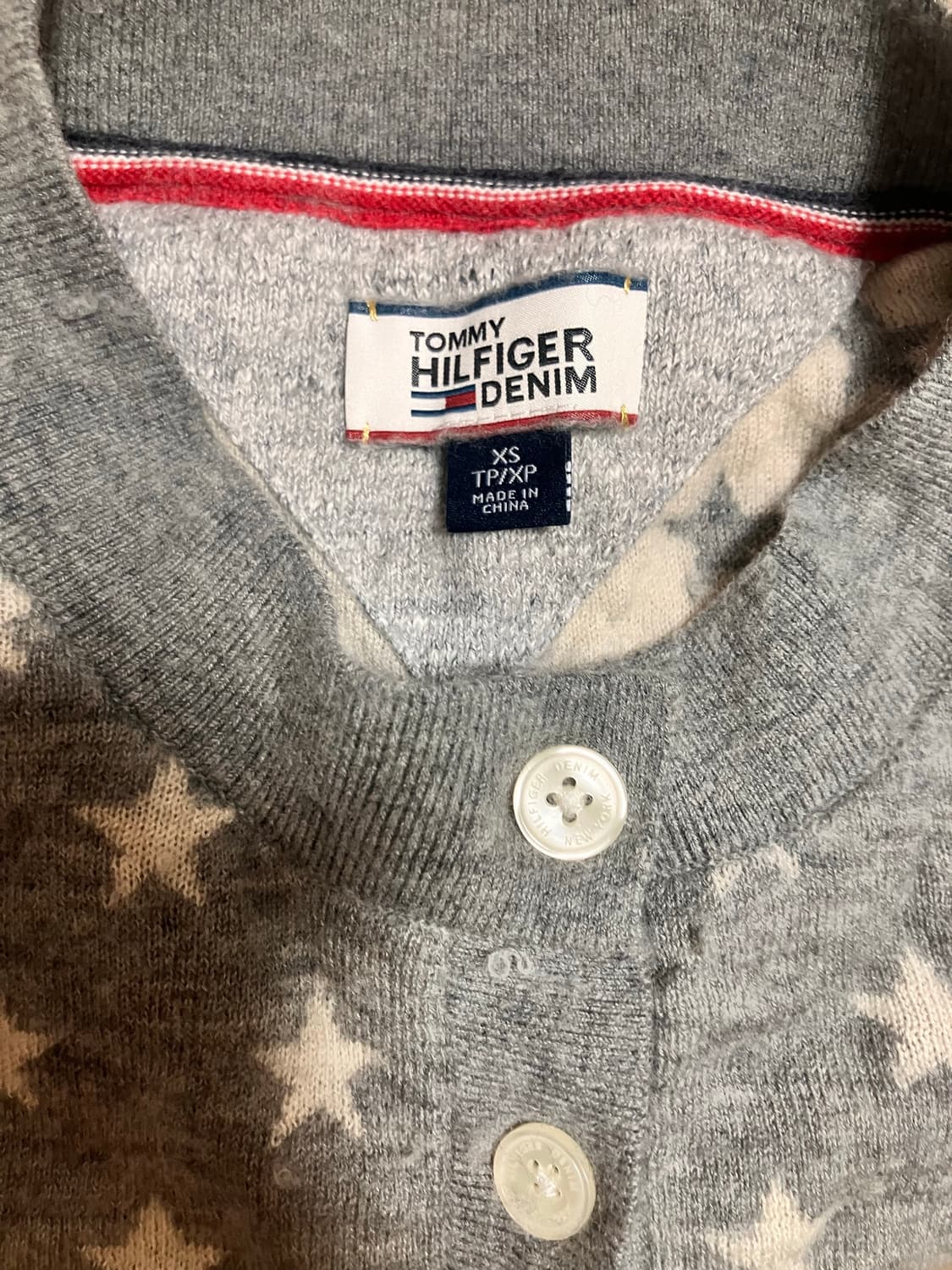 타미 그레이 톤온톤 별 패턴 프레피 니트 상품이미지4