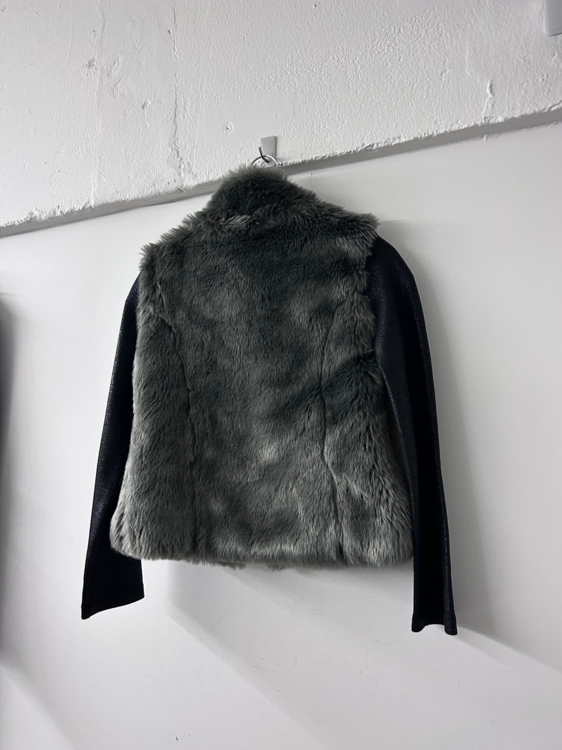 DKNY Fur/Cracked Arm Zip-up 상품이미지7