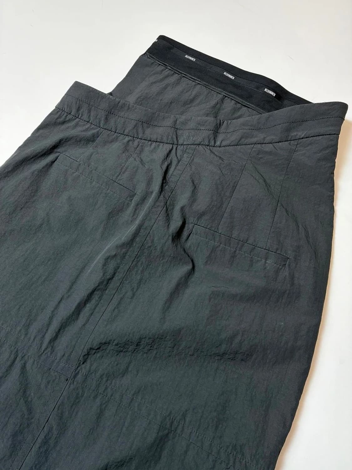 킴마틴 24ss 피그먼트 다잉 폴드오버 맥시 롱 나일론스커트 PN9121 상품이미지6