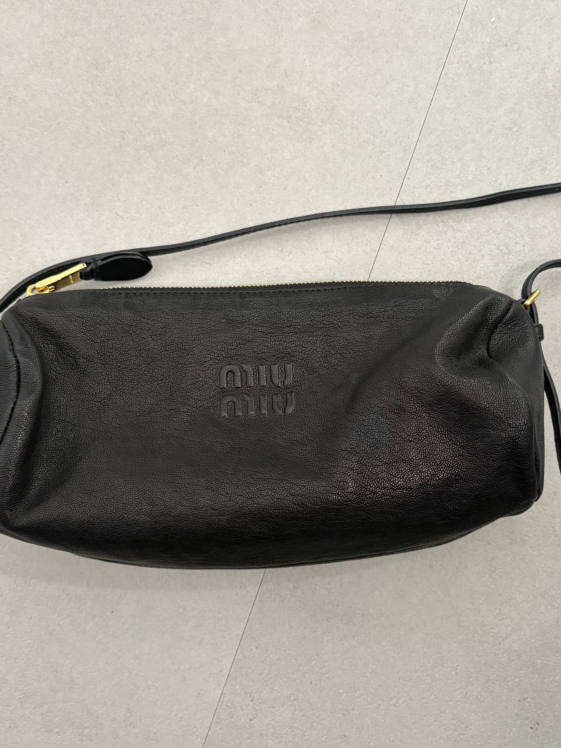 미우미우 나파 가죽 백 상품이미지7