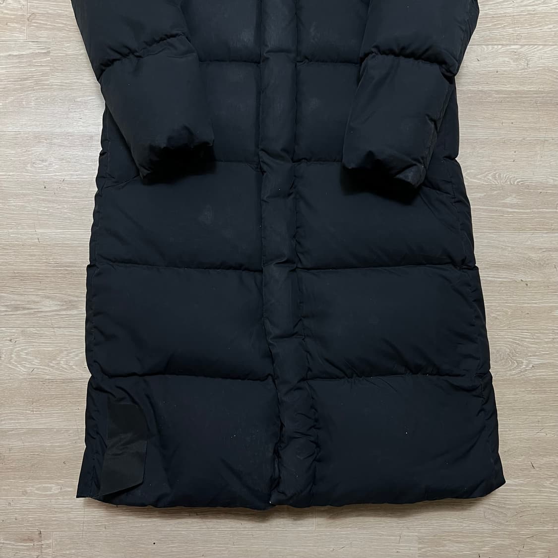 데상트 여성 구스다운 와펜 롱패딩 점퍼 [블랙] S/90 상품이미지3