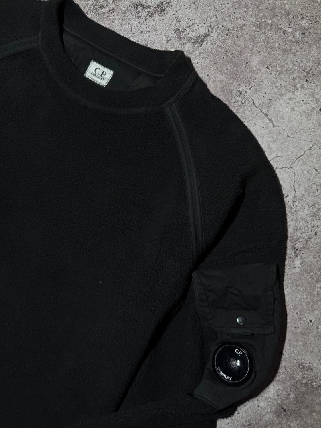 C.P. 컴퍼니 폴라 플리스 렌즈 맨투맨 상품이미지3