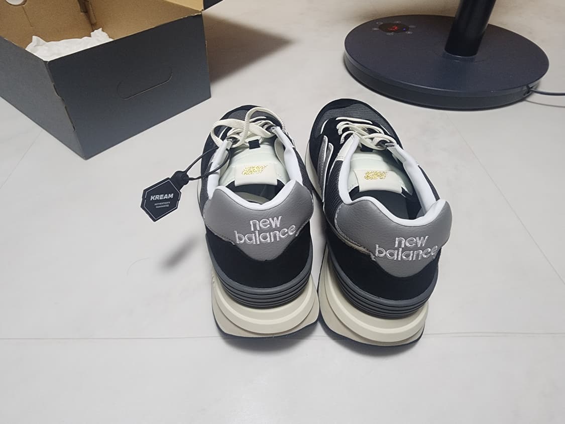 [새상품] 뉴발란스 574 레거시 블랙 300 상품이미지4