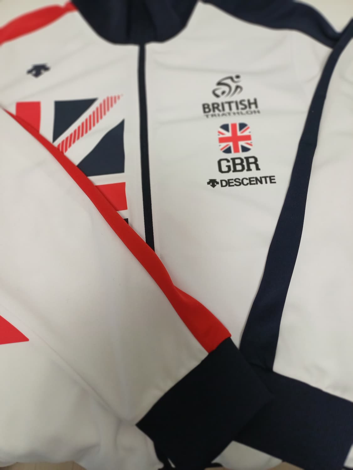 데상트 영국 트라이애슬론(GBR) 에디션 트랙탑 져지 [L-XL] 상품이미지8