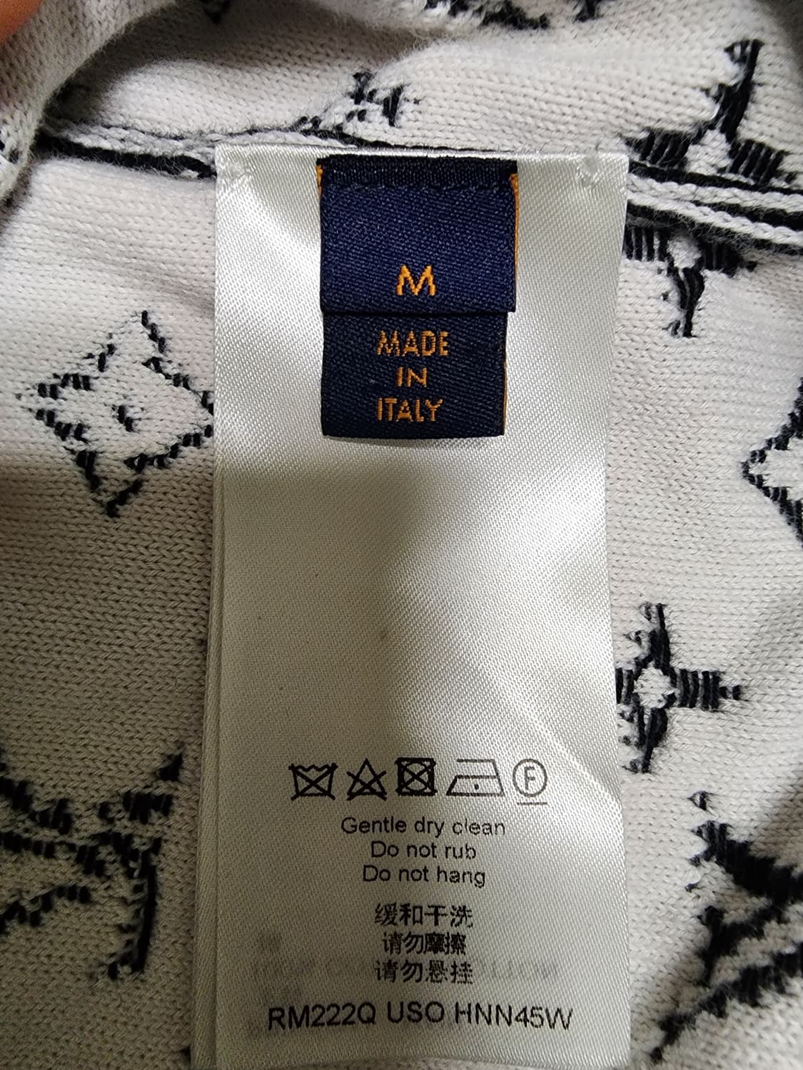 루이비통 모노그램 블랙 후드 니트 M사이즈 100사이즈 실착3회 상품이미지4