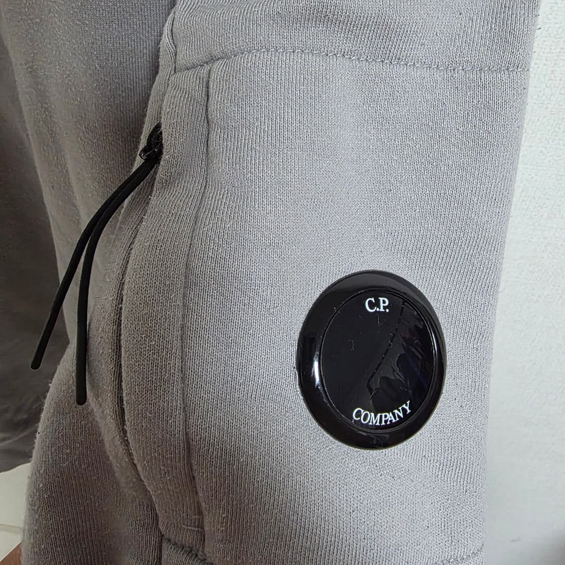 [정품/L] CP컴퍼니 렌즈 와펜 맨투맨 그레이 (CLG완) 상품이미지3