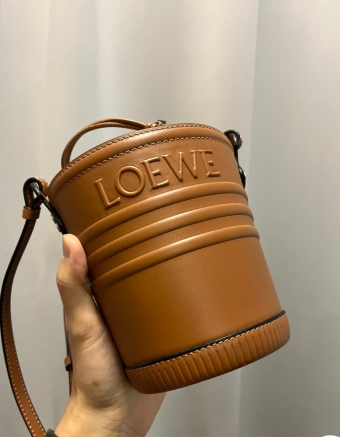 로에베 자르디니에르 레더 버킷백 한정판 상품이미지8