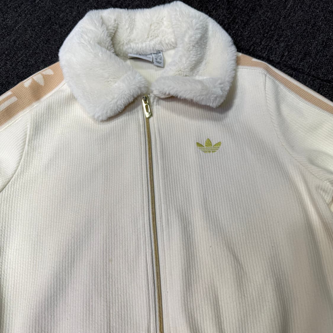 아디다스 스키 시크 퍼 재킷  상품이미지3