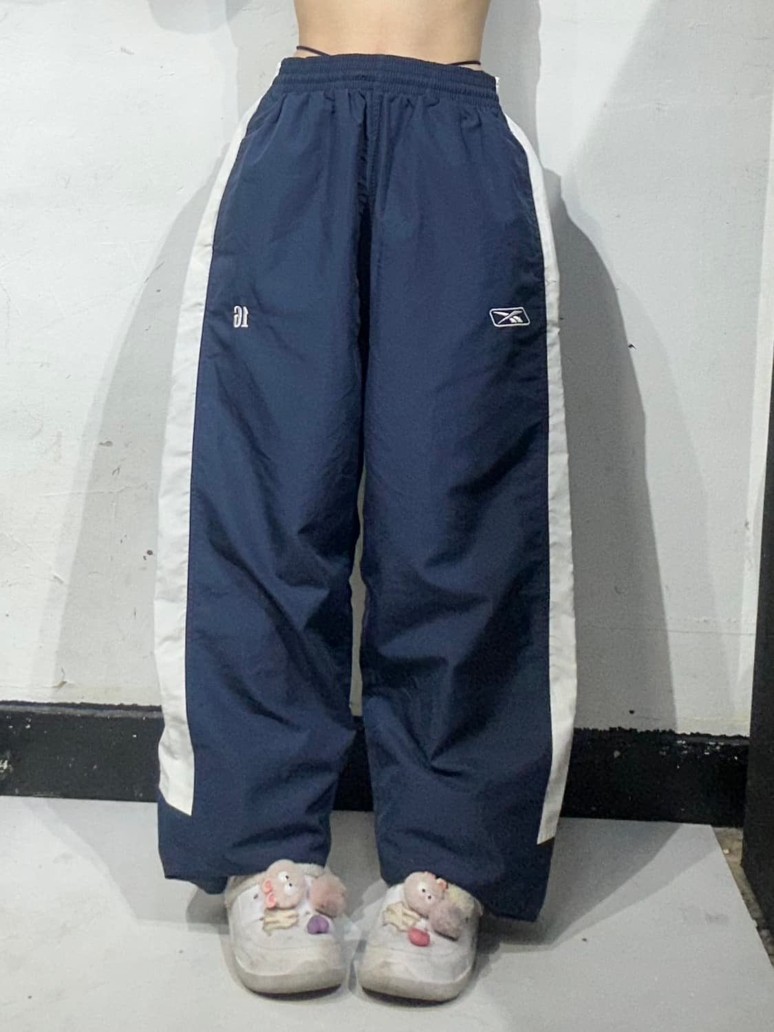 리복 네이비 와이드 화이트 사이드 라인 트랙 팬츠  상품이미지2