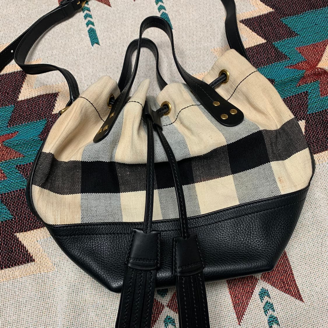 버버리 헤스톤 체크 캔버스 버킷백 크로스백 상품이미지2