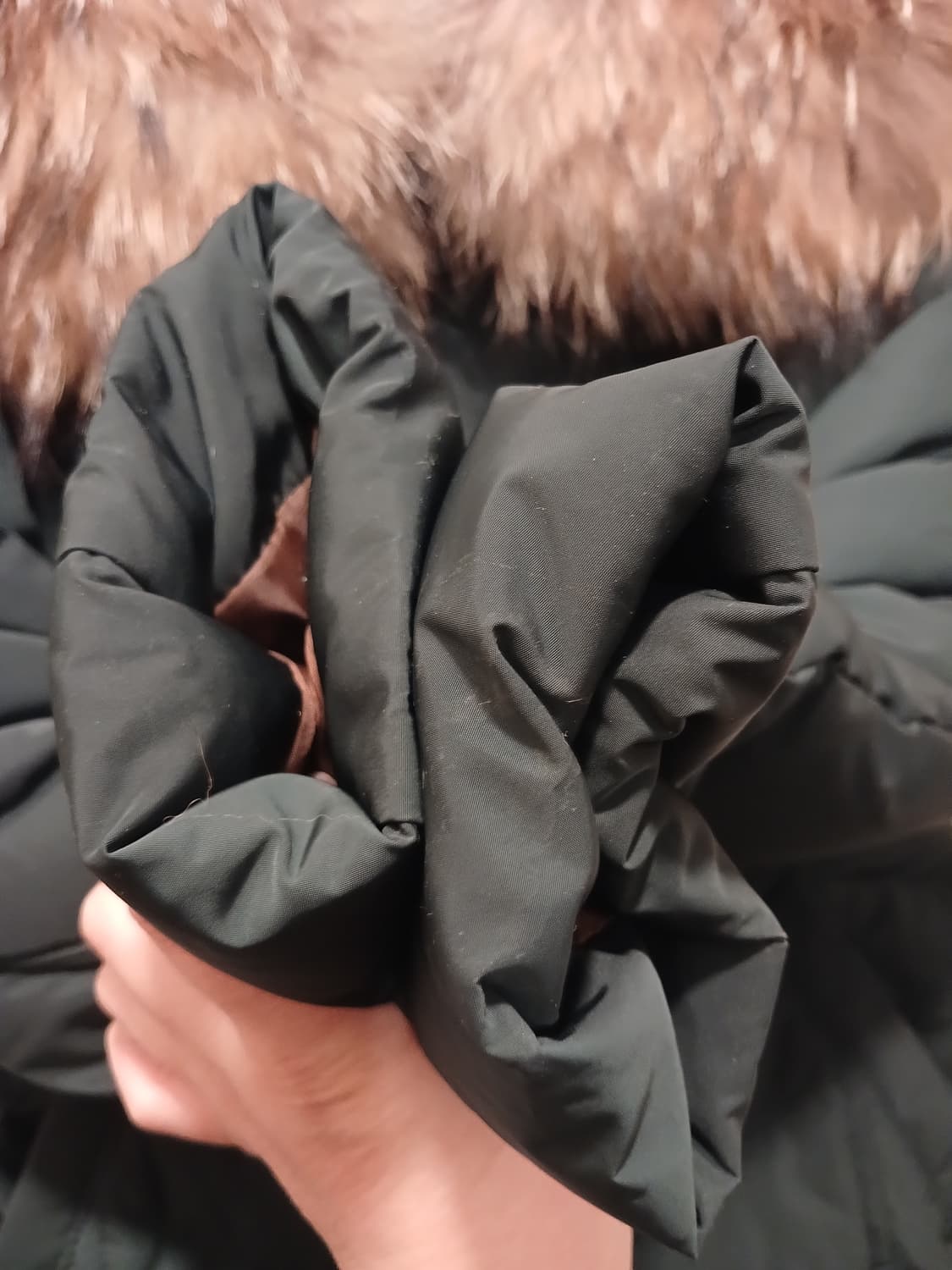 모조에스핀 정품 여성 락쿤털 100% 소재 패딩 85-91-164 상품이미지8