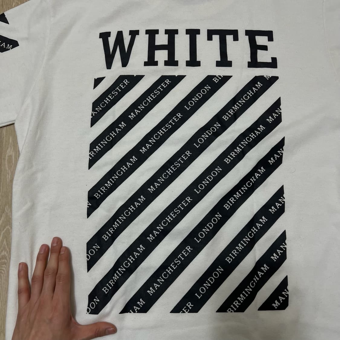 오프화이트 백프린팅 빅로고 반팔티 M  상품이미지2