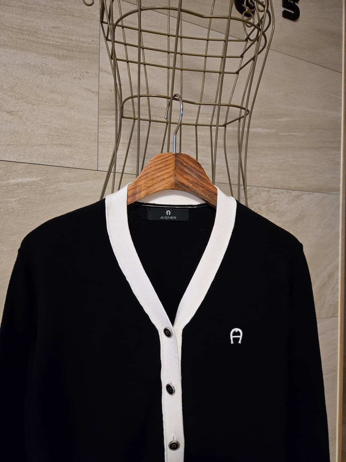 [90] AIGNER 아이그너 배색 가디건 2024 상품이미지3