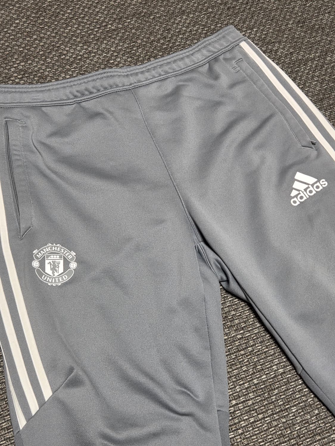 아디다스 맨유 트레이닝 바지 그레이 상품이미지2
