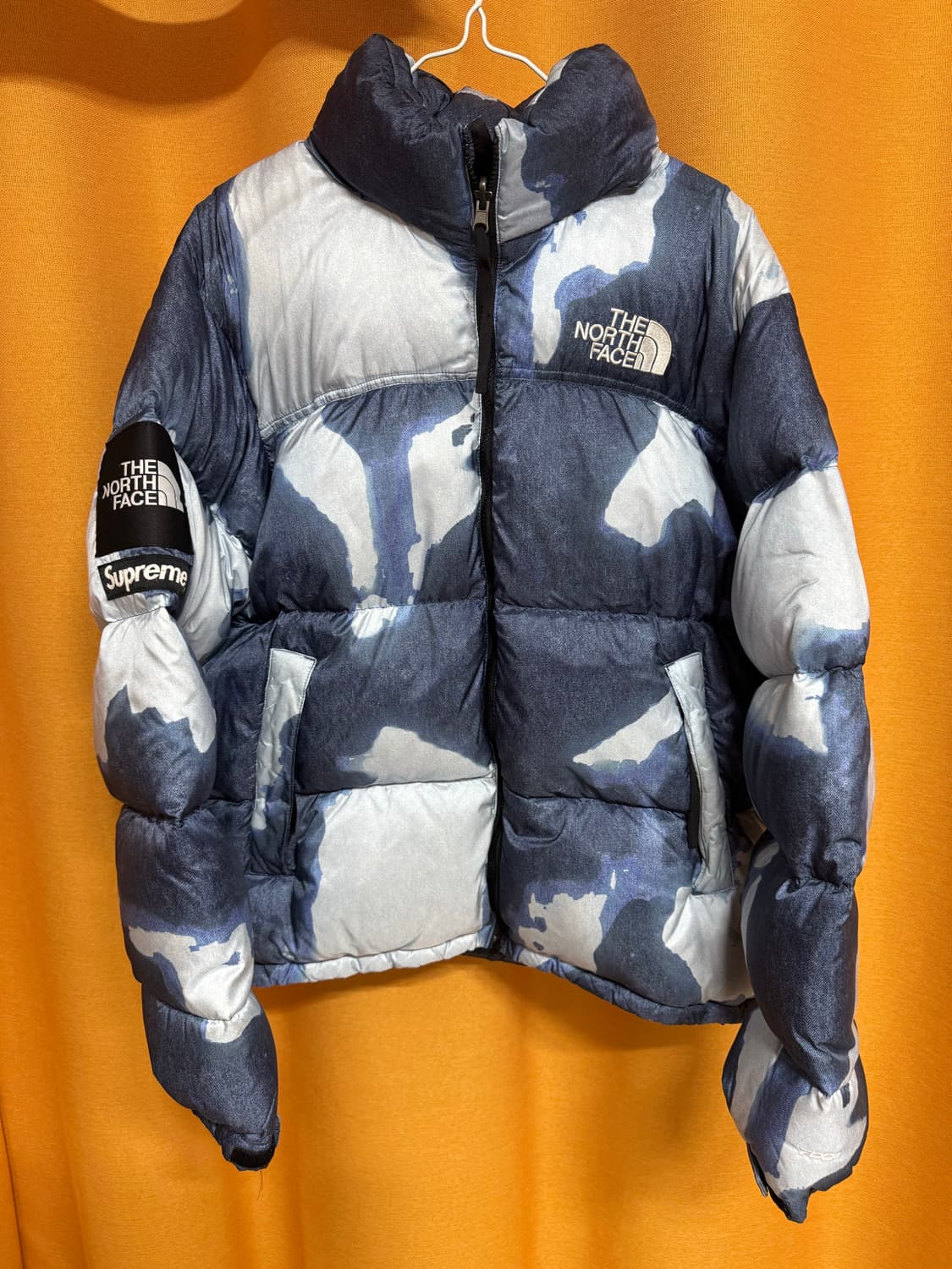 슈프림 X 노스페이스 블리치드 데님 눕시 패딩 상품이미지1