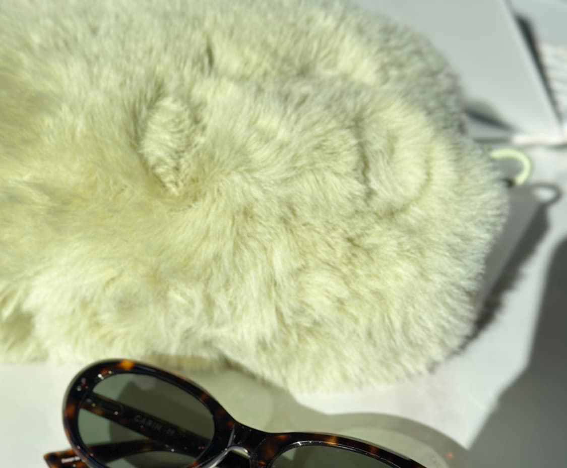 COS fur bag 페일그림 상품이미지3