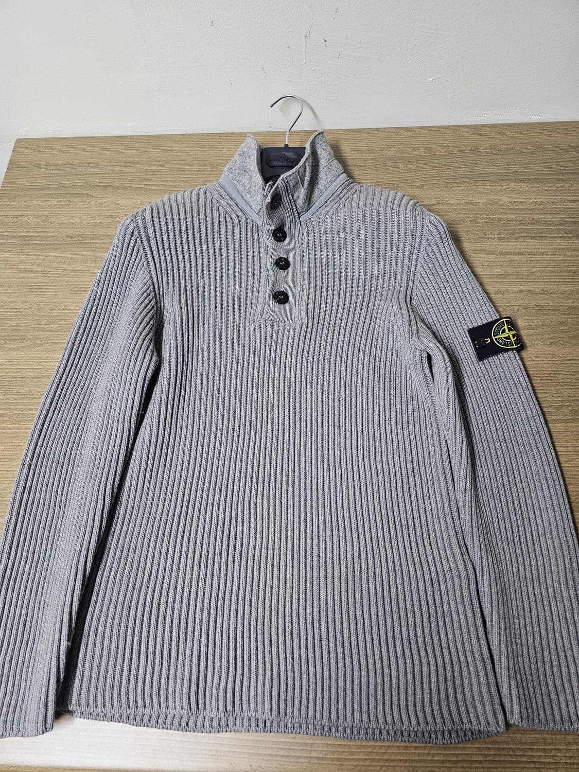 스톤아일랜드 골지 버튼 넥집업 니트 상품이미지7