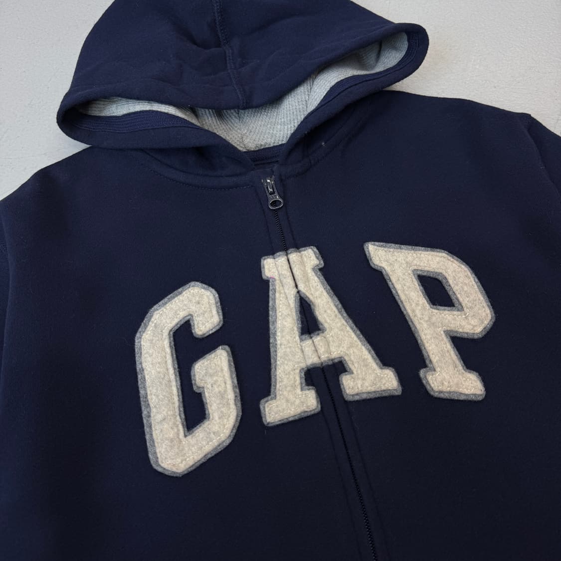 갭 Y2K 빅로고 후드집업 네이비 상품이미지3