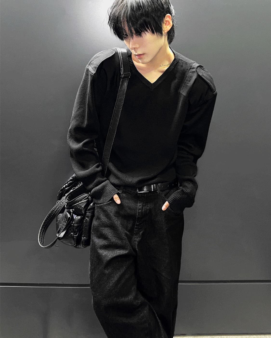 코시하루 어깨패치 브이넥 세미크롭 상품이미지1