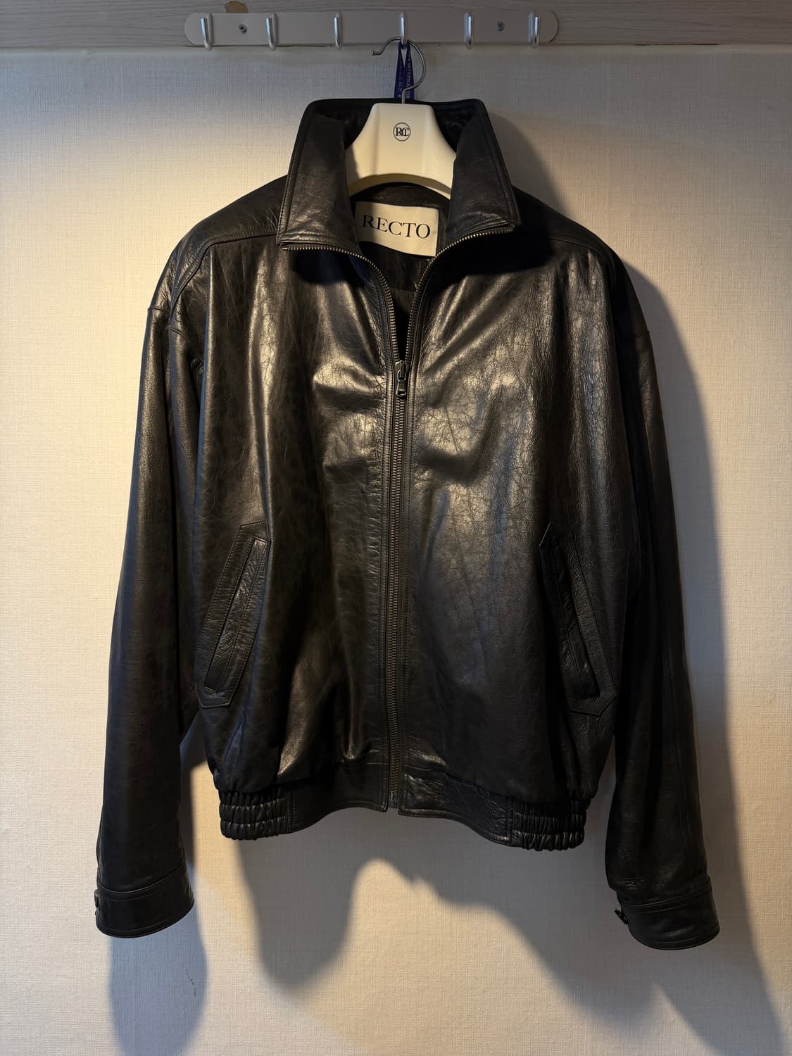 렉토 25SS 빈티지 크랙 레더 점퍼 블랙 XL 사이즈 팝니다 상품이미지2