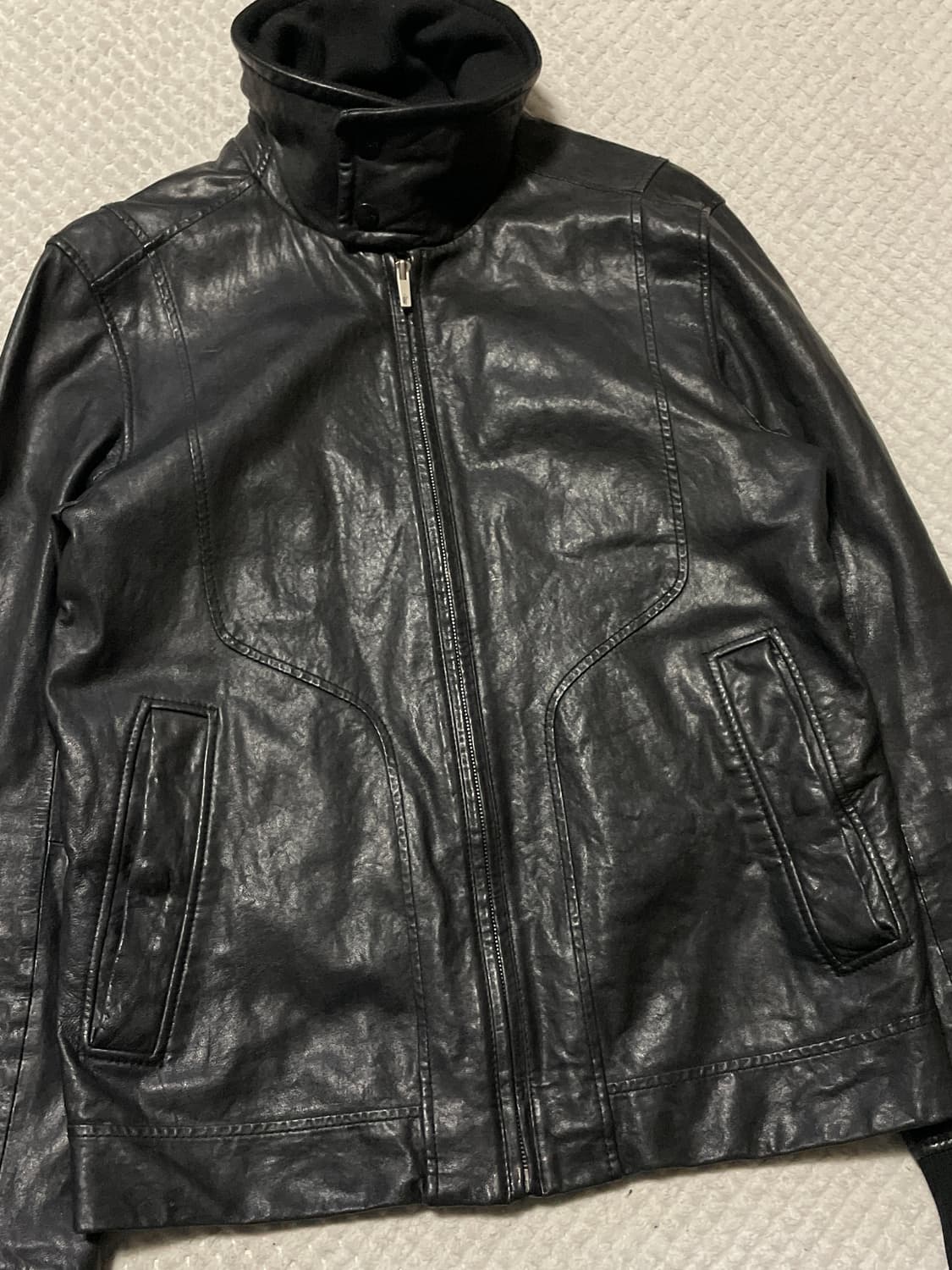 TATE 웨스턴 무드 램스킨 양가죽 하이넥 절개 레더 자켓 상품이미지7