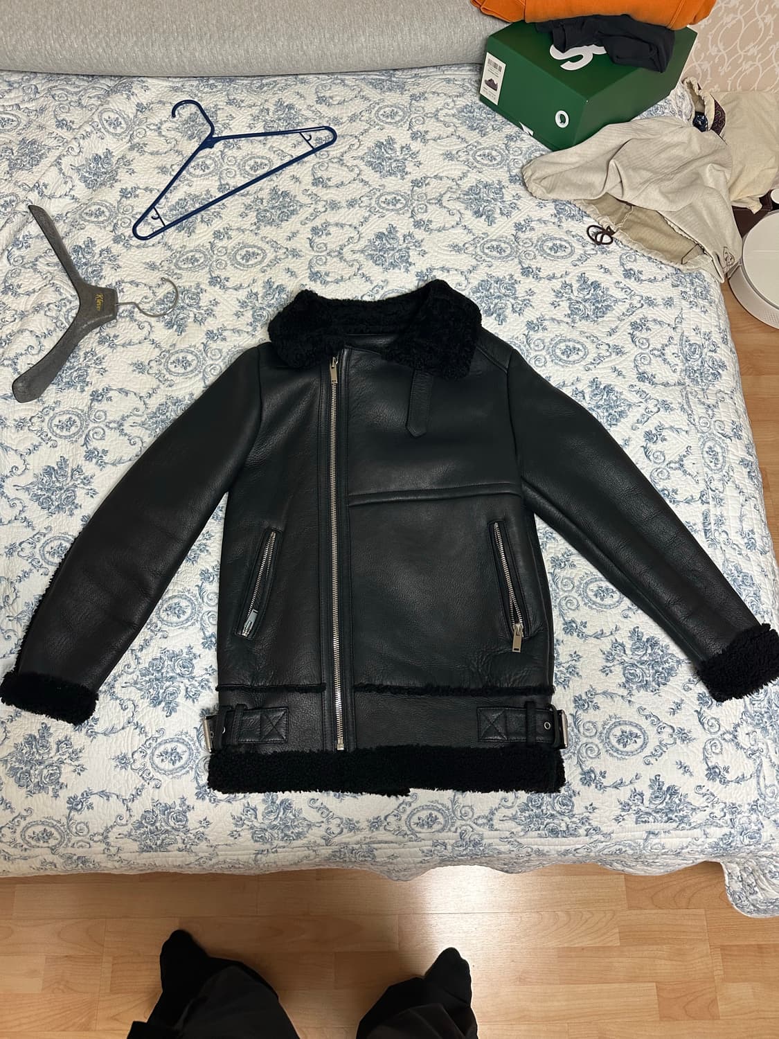 산드로 블랙 무스탕 양가죽 상품이미지1