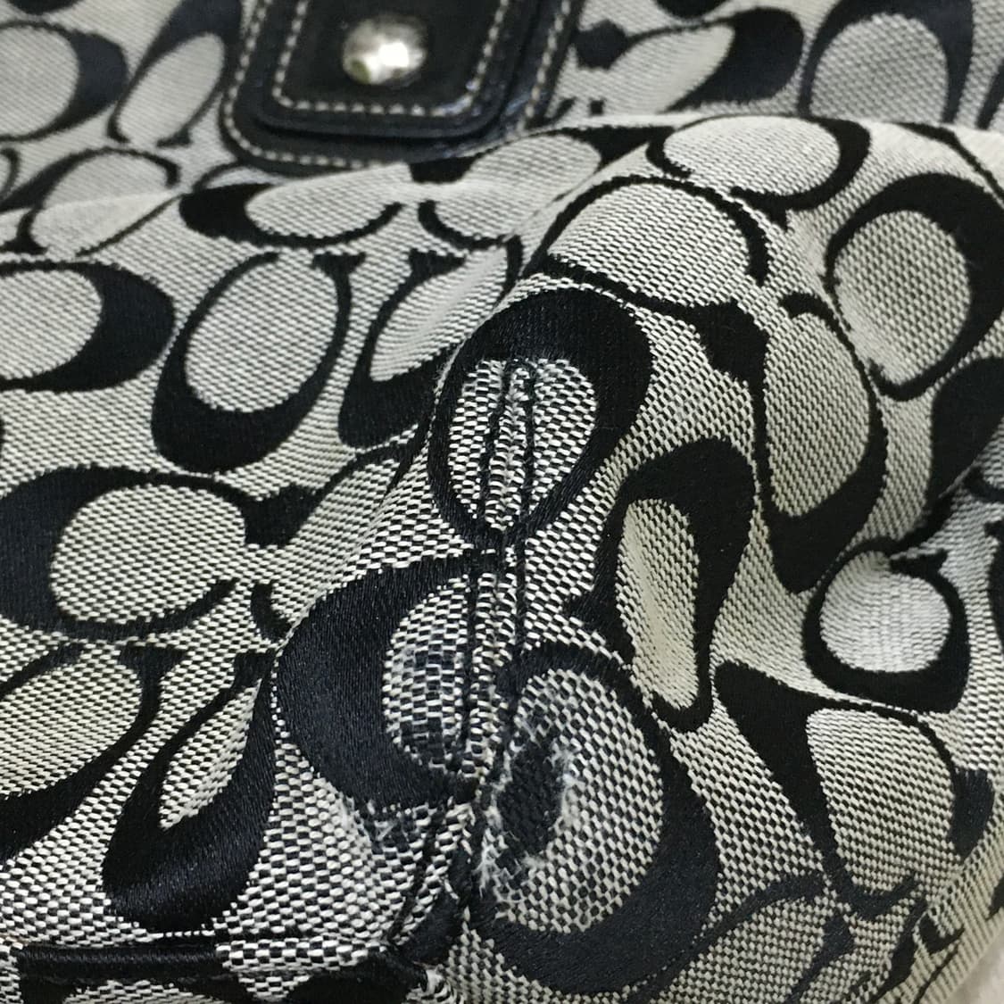 코치 블랙 시그니처 숄더백 상품이미지4