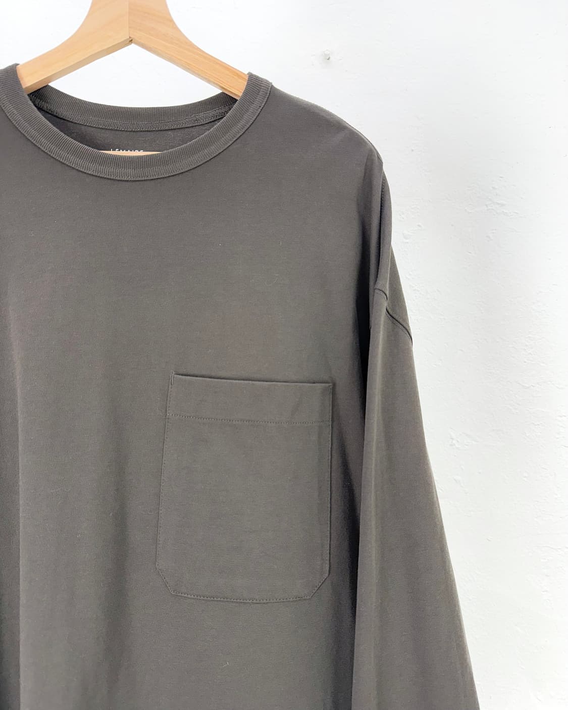 르메르 카키 원 포켓 롱 크루넥 슬리브리스 상품이미지3