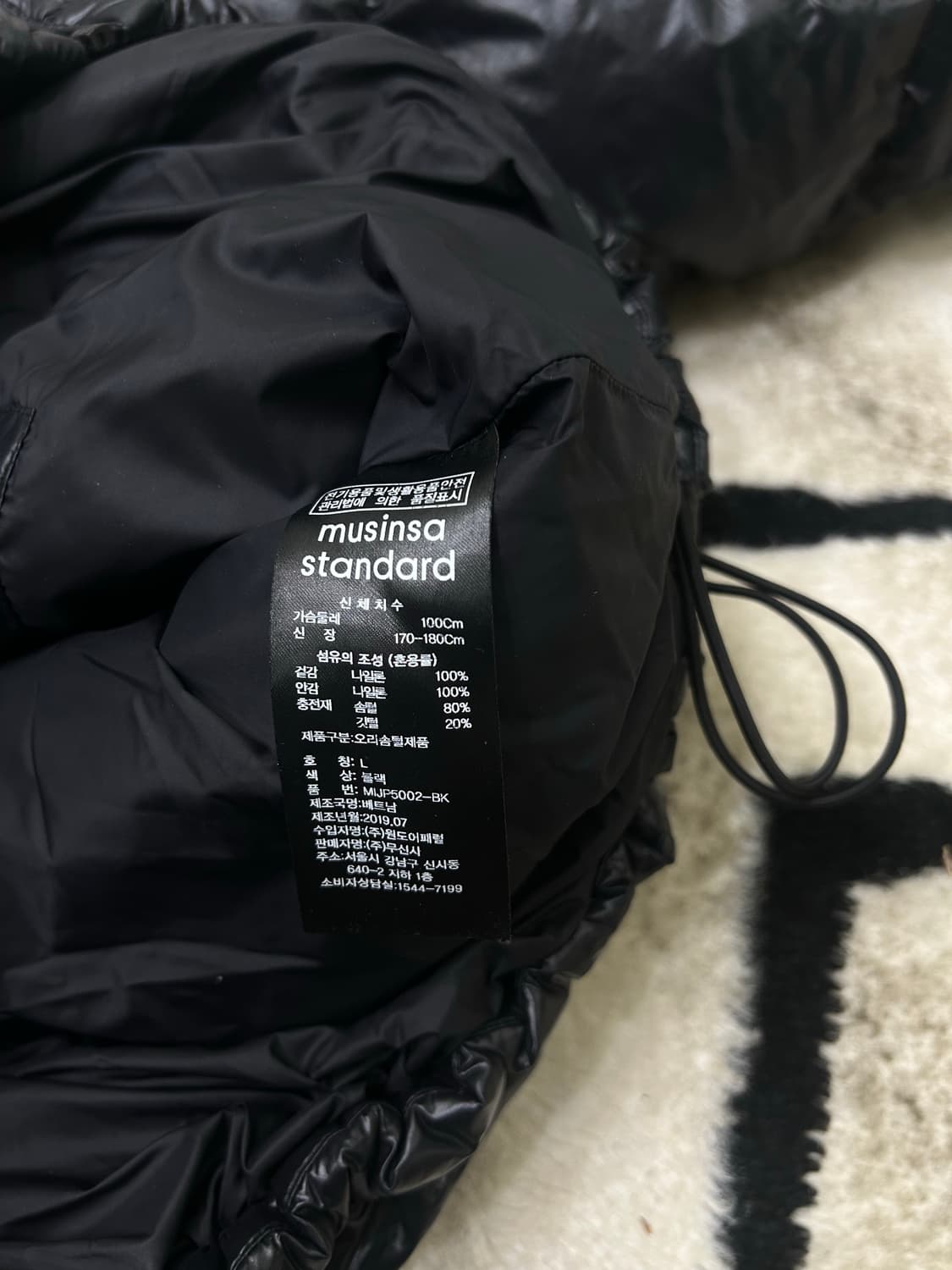 [L]무신사스탠다드 글로시 푸퍼 패딩/블랙/유광 상품이미지7