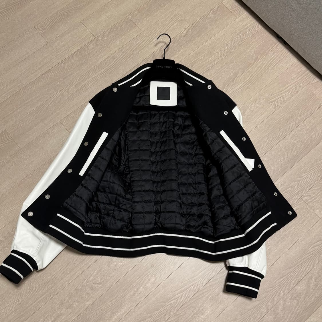 지방시 울 레더 바시티 자켓 블랙 화이트 50 상품이미지4