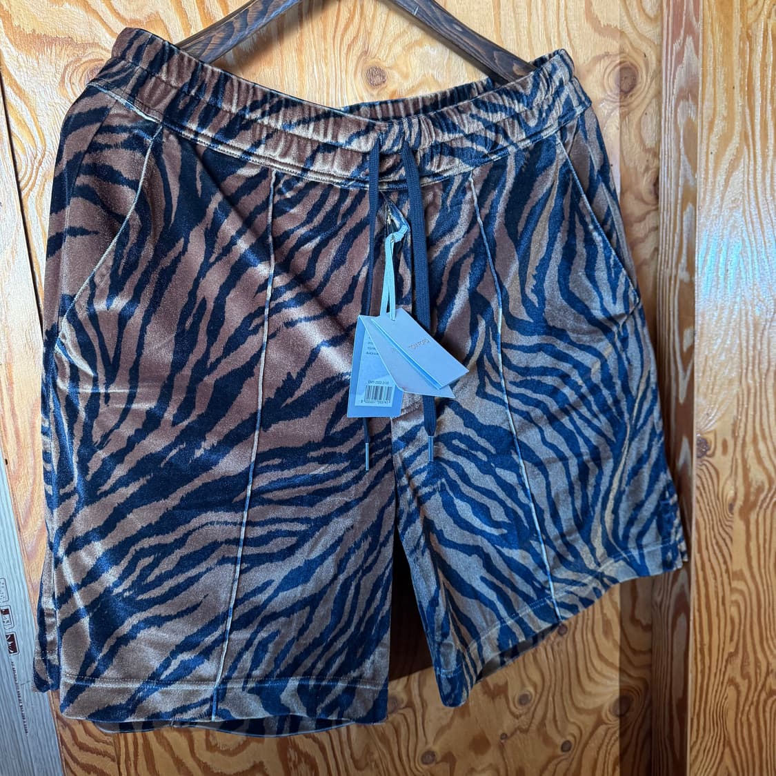 톰포드 애니멀 프린트 반바지 판매 합니다(새상품) 상품이미지4