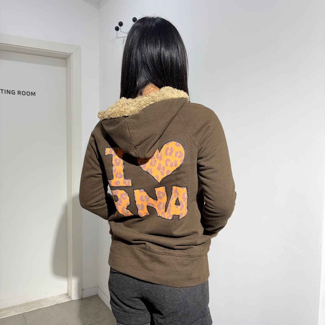 Rna 브라운 호피 레터링 후드집업 상품이미지4