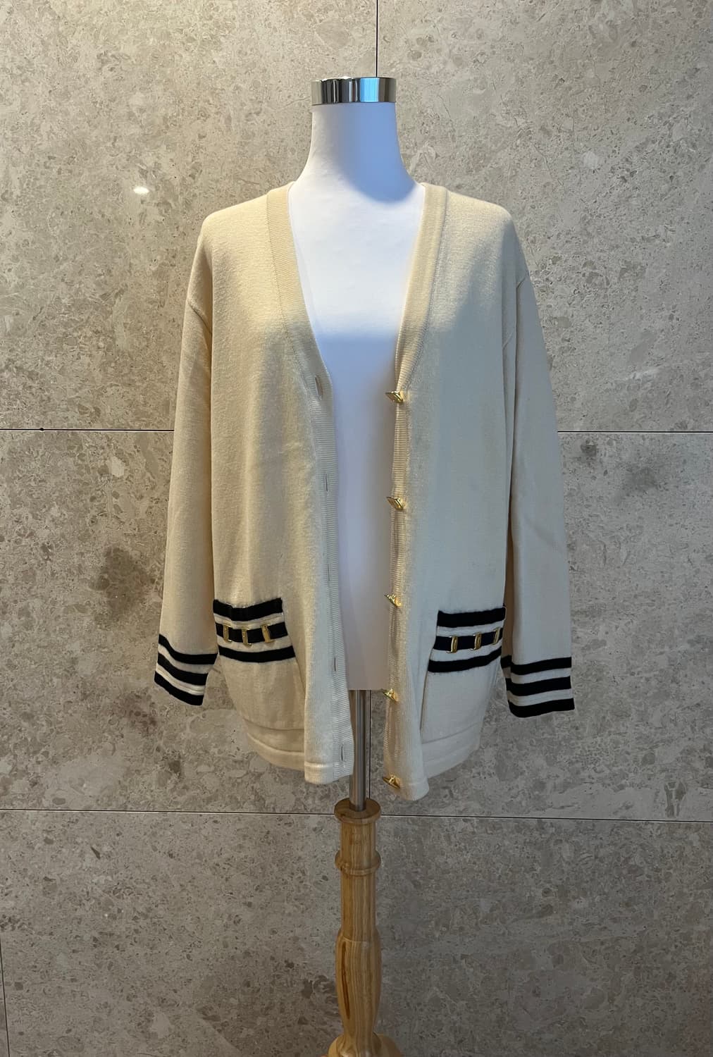 페라가모 아이보리 가디건 S 정품 상품이미지2