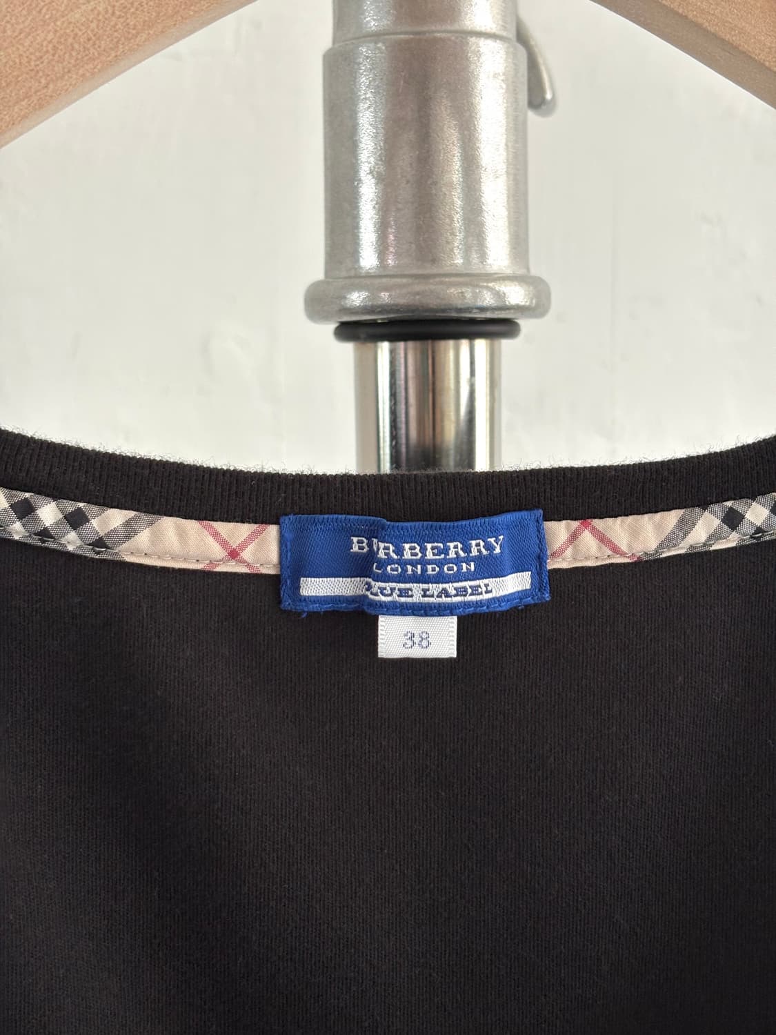 Burberry 버버리 블루라벨 블랙 로고 슬리브리스 상품이미지3