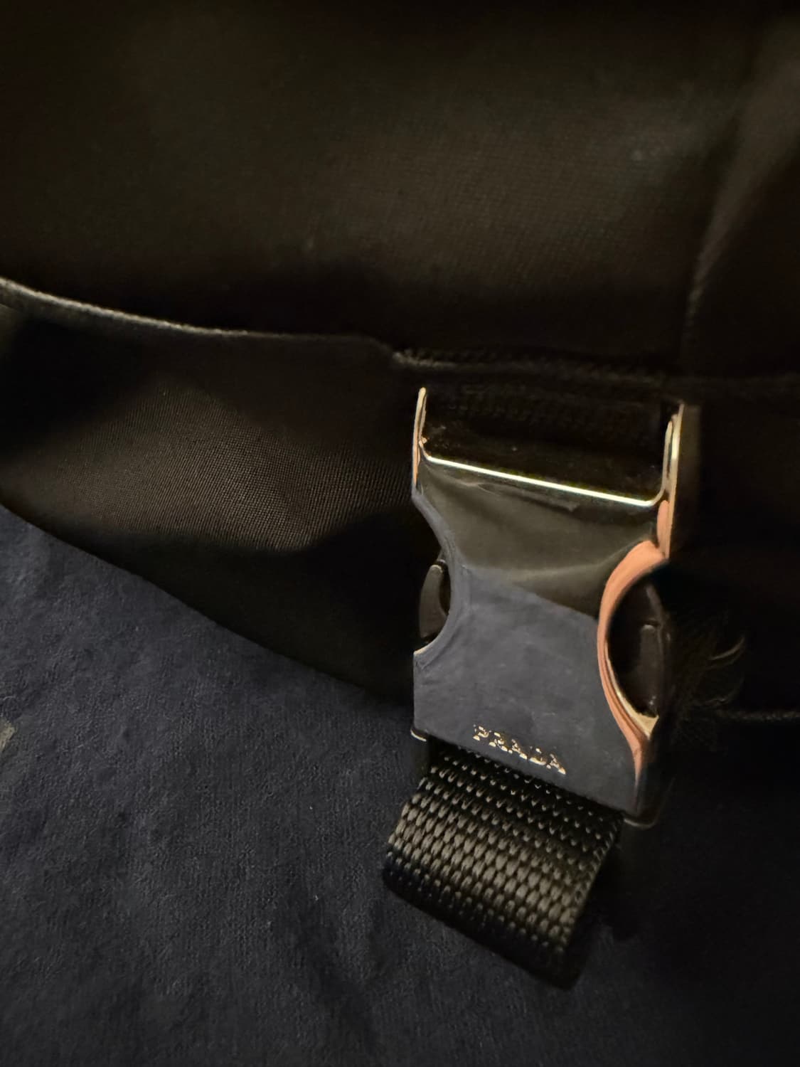 PRADA 바이커백 2VH991 블랙 라지사이즈 상품이미지5