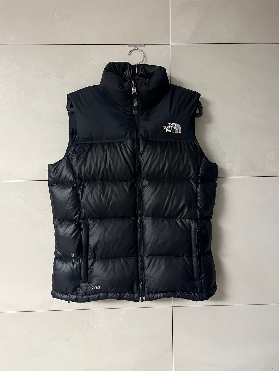 노스페이스 눕시 700 패딩 조끼 블랙 [L]  상품이미지1