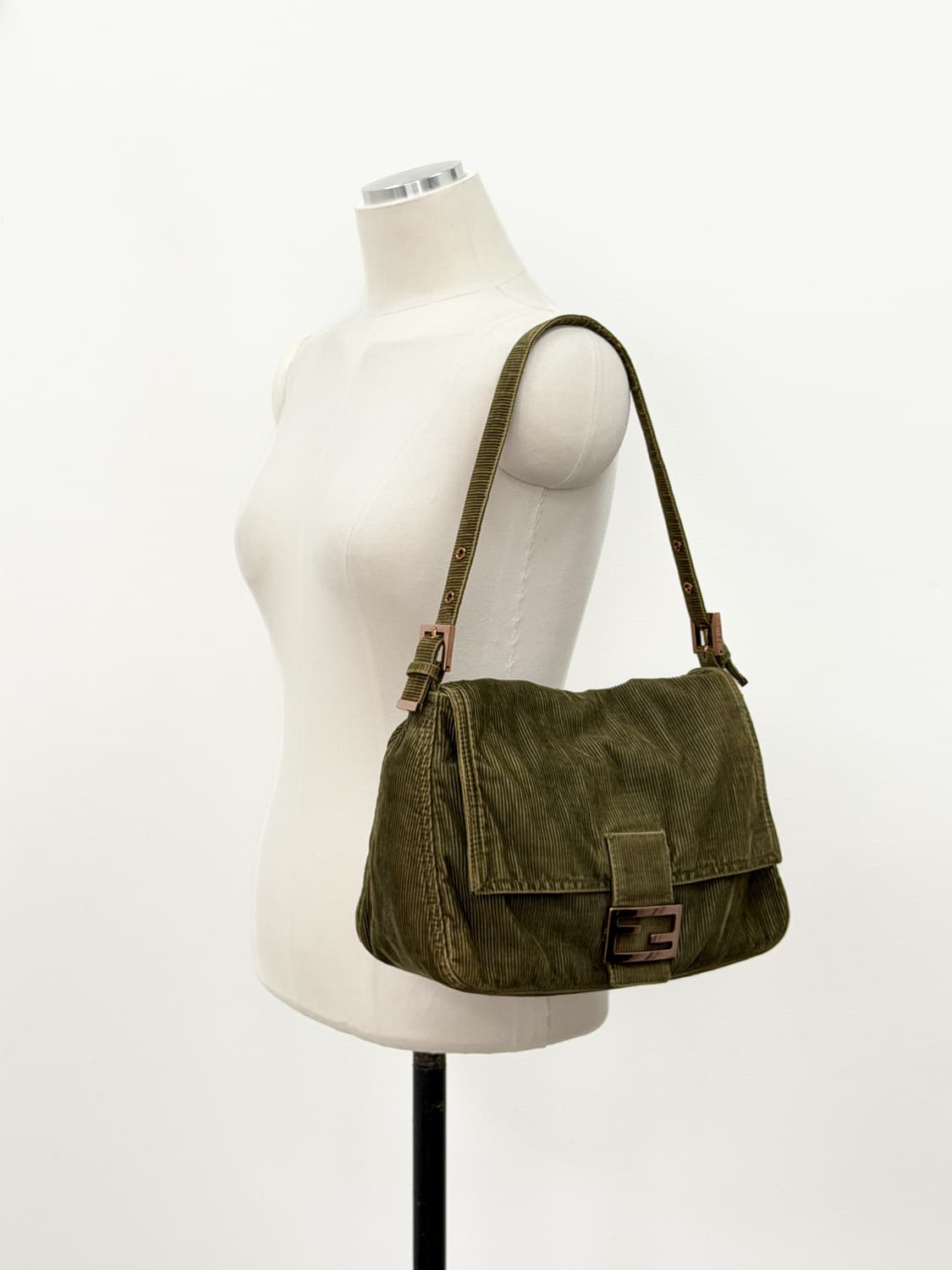 펜디 코듀로이 맘마 바게트백 상품이미지4